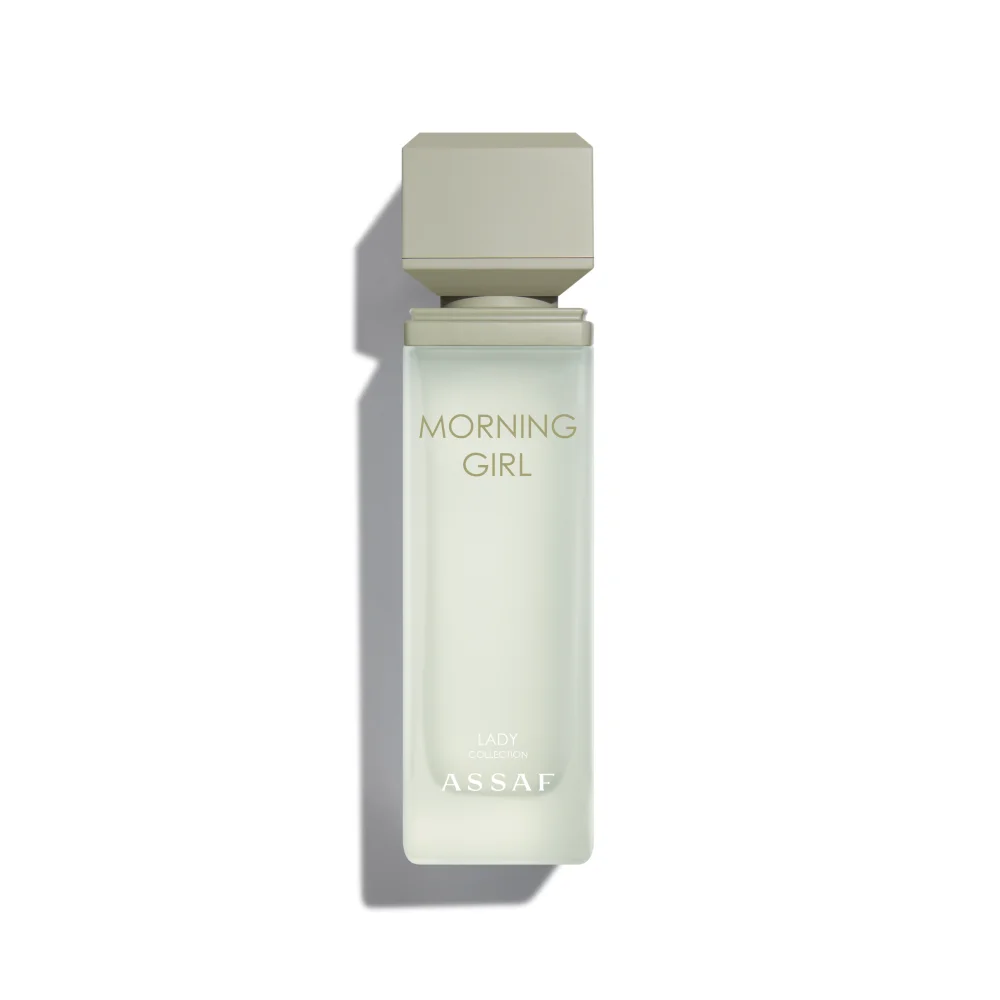 ASSAF MORNING GIRL 100MLعطر نسائي زهري - بودري - مسكي يفيض بالانتعاش والنظافة الصباحية، يدمج بين حيوية الحمضيات وأناقة الورد والأزهار البيضاء مع قاعدة مخملية ناعمة من المسك الأبيض والفانيليا وجذور الس